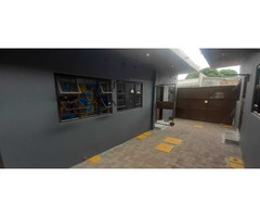 Arrenda-se casa T1 placa no condomínio em Laulane