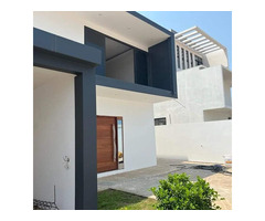 VENDE-SE LINDA CASA TP4 NO BAIRRO DE COSTA* *DO SOL*  ( *MAPULENE* )  GERMINADA  NOVA POR ESTREAR - 6
