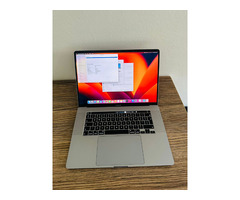 MacBook Pro Touch-Bar 2019, i7. Vale apena apreciar
