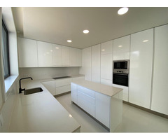 Arrenda-se Luxuosa Moradia T5 no triunfo novo super moderna - 4