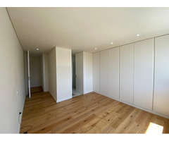 Arrenda-se Luxuosa Moradia T5 no triunfo novo super moderna - 6