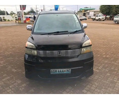Toyota Voxy - 2