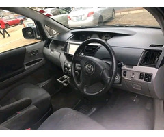 Toyota Voxy - 5