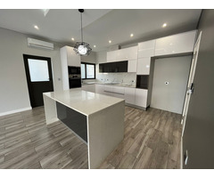 Arrenda-se apartamento T3 no rés do no triunfo novo