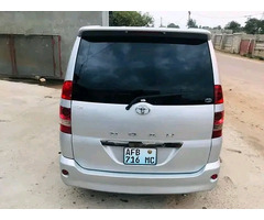 Toyota Noah - 4
