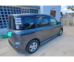 Vende-se Toyota Sienta 2006 novo - 2
