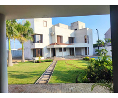 Arrenda-se Belíssima Moradia T4 dentro do condomínio em Tchumene 1