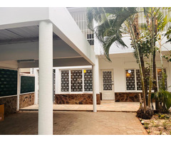 Vende-se Belíssima Moradia T4+1 na sommerschield 1 próximo ao parquinho - 1