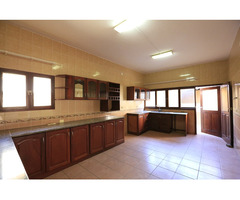 Vende-se vivenda T5 no Bairro Triunfo II - 4