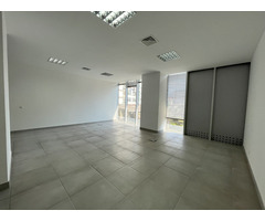 Arrenda-se espaçoso escritórios dentro um condomínio na Polana