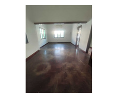 Arrenda-se Espaçoso Apartamento T3 R/C *COM QUINTAL INDEPENDENTE*, no Bairro da Malhangalene