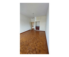 Vende-se moradia T6 na Av. Kenneth Kaunda | Sommerchield I