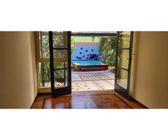 Vende-se uma moradia tipo 5 na sommarschield 1 próximo ao indy villange com piscina e anexo - 2