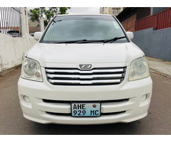 Toyota | Noah | 2004 | Automático | Gasolina | 2.0cc