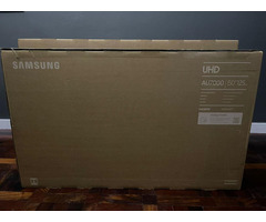 TV Samsung 50" Smart AU7000 ( selada )