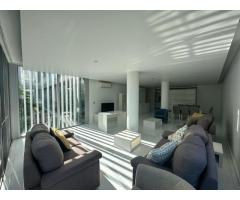 ARRENDA-SE luxuso apartamento T3 Mobilado no condomínio Miradouro - 1