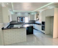 Vende-se luxuosa  Moradia T3  em Malhampsene - 2