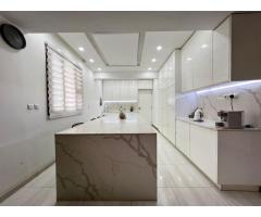 Arrenda-se Luxuosa Moradia Geminada T3 Mobilada - 1
