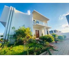 Arrenda-se Luxuosa Moradia T4 no Mapulene - 6