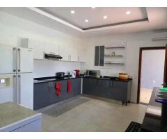 Arrenda-se belíssima Moradia T6 no triunfo novo - 5