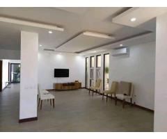 Arrenda-se MORADIA T6 no triunfo novo