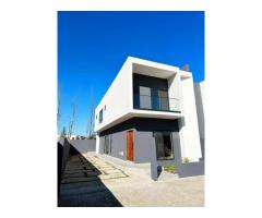 Vende-se Belíssima Moradia DUPLEX T3 em condomínio na costa do sol - 1