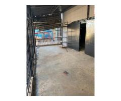 Arrenda-se loja ou Armazém no mercado Benfica - 3