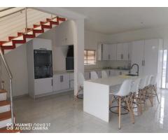 ARRENDA-SE LINDA CASA TIPO-4 NO TCHUMENE-01 NA CANCELA. - 2