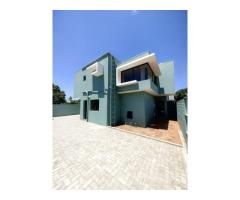 Vende se linda Moradia Tp3 Na Cidade Da Matola, dentro do condomínio