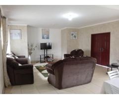 *VENDE-SE BELA MORADIA TP3 NO TCHUMENE 1 CONDOMÍNIO QUEENS VILLAGE* . - 4