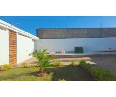 *VENDE-SE LINDA MORADIA TP3 COM PISCINA EM TSALALA  A 100M DA ESTRADA* . - 2