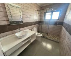 *VENDE-SE MORADIA T4 NUM CONDOMÍNIO Perto DO SOUTHERN SUN*  AV. Marginal - 6