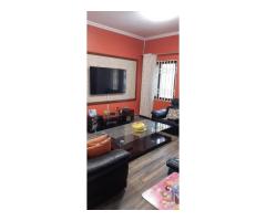 Vende-se linda casa tp3 com móveis na Matola - Tsalala paragem contetor amarelo a 5min de carro. - 2