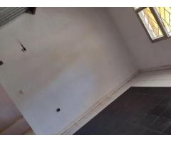 Vende-se casa tp1 com 40X40, na Matola Rio, bairro Djonasse, paragem cruzamento à 15min a pé - 5