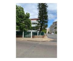 *Arrenda-se moradia Triplex tp6 na Coop, Av. Base Ntchinga, próximo ao PH1*