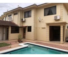 Arrenda-se duplex Moradia T3 mobilada dentro do condomínio Adil no triunfo - 1