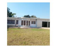 Vende-se boa dependência tp2 no terreno de 20X40 em Malhampsene