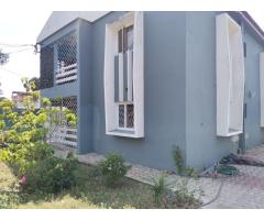 Arrenda-se linda casa tp3 e anexo tp1 na Matola--Machava sede próximo ao NAZ- Naz, - 2