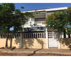 Arrenda-se Moradia T5 no condomínio jessibela em tchumene