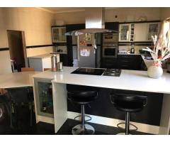 Arrenda-se Moradia T5 no condomínio jessibela em tchumene - 4