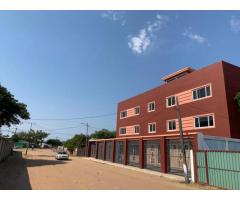 Vende-se Magnífico Complexo de Armazéns e Lojas na Matola - 3