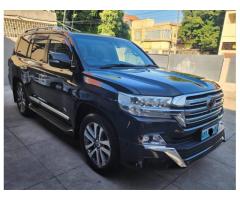 Toyota Land Cruiser ZX 2017 recém chegado