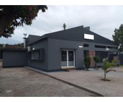 Arrenda-se linda moradia T4 na matola N4 próximo ao clube desportivo da Matola.