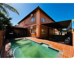 Arrenda-se super Moradia T4 no condomínio Triunfo - 1