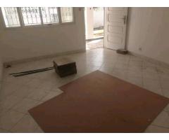 Vende-se vivenda T3 no Bairro Ferroviário - 2