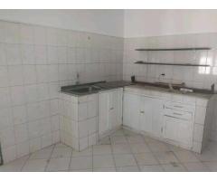 Vende-se vivenda T3 no Bairro Ferroviário - 4