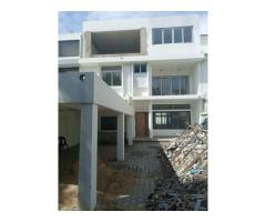 Vende-se Moradia  inacabada Duplex T7 na sommerschield 1 - 4